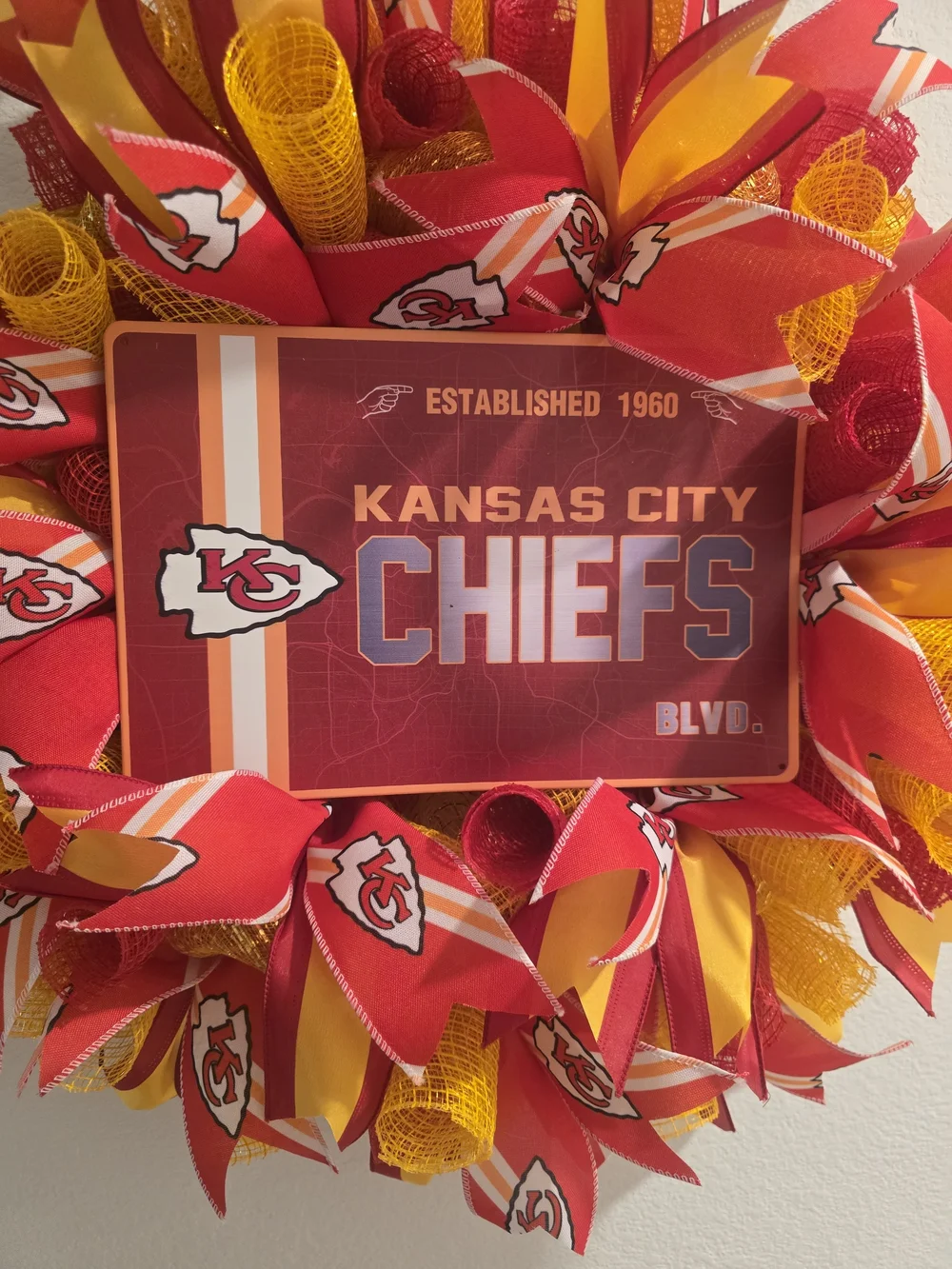 W134 - Kansas City Chiefs Red & Gold Wreath